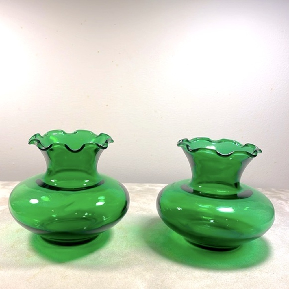 Anchor Hocking Vintage Emerald Green Vases Ruffled Edges Matching Pair of 2 EUC